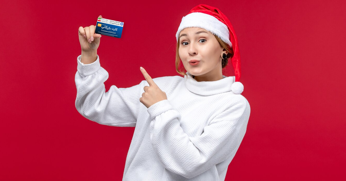 The woman shows the duplicate business card she received